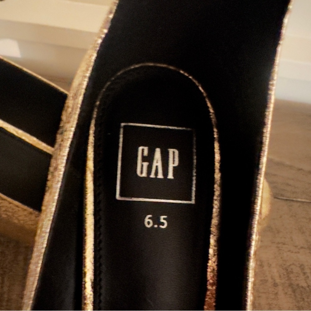 GAP Metallic Gold Heels - Picture 2 of 6